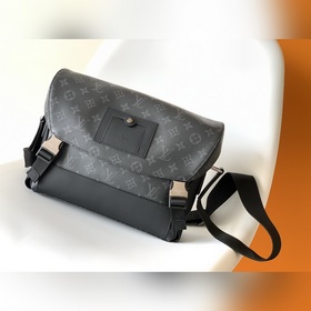 頂級原單 M40511 以經典學院風格為設計靈感！這款Messenger MM