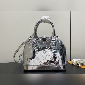 [原單精品]M26335銀色鏡面 漆皮小號貝殼包 本款 Alma BB 手袋 以