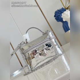[獨家實拍 M26097 ]本款 Vanity Chain ouch 手袋出自