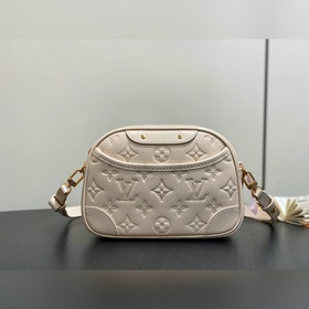 [原單精品]M26509白色 全皮相機包 TINY CAMERA BAG 手袋