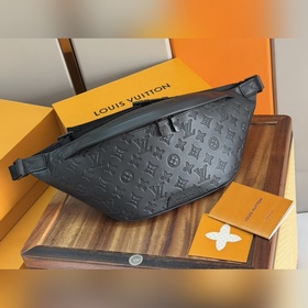 [獨家實拍M44338]由Damier Cobalt小牛皮裁制而成的。小牛皮革飾