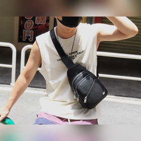 [萬寶龍中古款 胸包]本款采用 原廠頭層牛皮 ，帆布肩帶及内襯為品牌經典注入可持