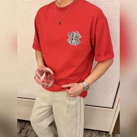 巴黎世家 2026春夏款，官網同步 面料采用重磅純棉精梳棉面料，OS寬松版型，上