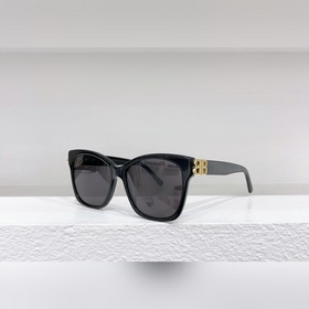 BALENCIAGA 巴黎世家 BB0102SA 尺碼：57口17-145 雙B