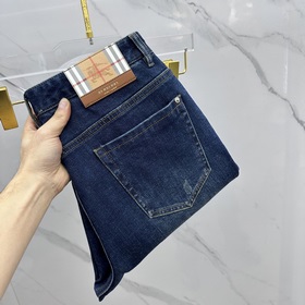 Burberry巴寶莉 高端定制、2026秋冬最新款牛仔褲 櫃台同步發售 原版定