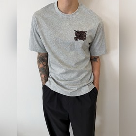 寶莉2026春夏新款短袖來襲！前後立體植絨膠印戰馬logo超有質感，經典元素疊