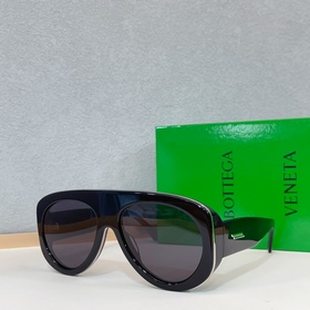 Bottega Veneta Oversized MODEL：BV1362S S