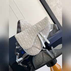 馬鞍包(原單品質)男士單品分享 斜挎男款的Saddle Bag強勢推！！新任設計
