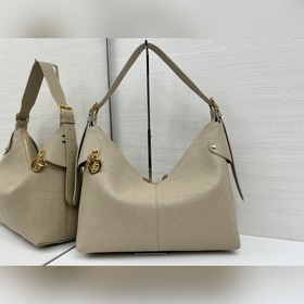 頂級原單這款 Dior Voyage 手袋是二零二六早春成衣系列新品，融合柔軟
