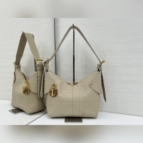 頂級原單這款 Dior Voyage 手袋是二零二六早春成衣系列新品，融合柔軟
