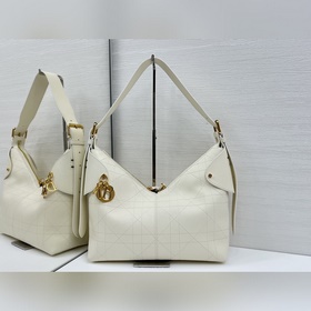 頂級原單這款 Dior Voyage 手袋是二零二六早春成衣系列新品，融合柔軟