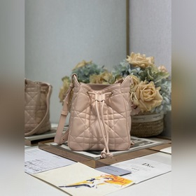 頂級原單 小號 D-Motion 手袋 粉色 這款 D-Motion 手袋于迪奧