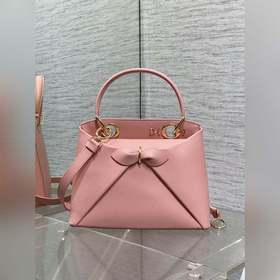 Dior2026最新蝴蝶結手提包，把 蝴蝶結 焊在系列裡.蝴蝶結也不再是小女生的
