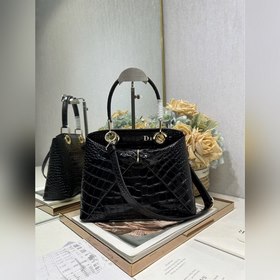 頂級原單 Dior 2026 春夏新品#蝴蝶結手提包#鳄魚紋 黑色 新設計的輪廓