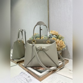 頂級原單 Dior 2026 春夏新品#蝴蝶結手提包 灰色 新設計的輪廓與造型，