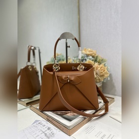 頂級原單 Dior 2026 春夏新品#蝴蝶結手提包 棕色 新設計的輪廓與造型，