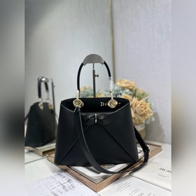 頂級原單 Dior 2026 春夏新品#蝴蝶結手提包 黑色 新設計的輪廓與造型，