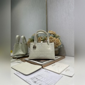 頂級原單 Dior Toujours 手袋 白色山羊紋小號 這款Dior Tou
