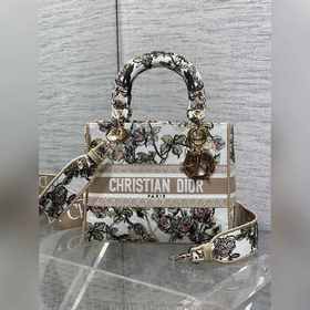 Dior Lady D-Lite手袋，2026早春系列，帆布材質+精緻花卉刺繡，