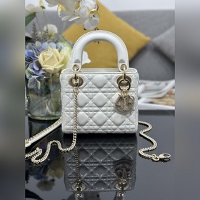頂級原單 Lady Dior 三格鑽石扣羊皮，内裡配羊筋，采用羊皮革精心制作，
