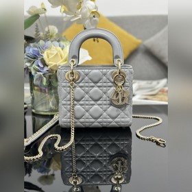 頂級原單 Lady Dior 三格鑽石扣羊皮，内裡配羊筋，采用羊皮革精心制作，通