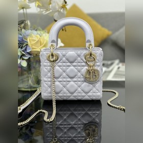 頂級原單 Lady Dior 三格鑽石扣羊皮，内裡配羊筋，采用羊皮革精心制作，通