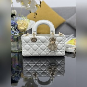 頂級原單 Lady D-Joy 小號羊皮鑽石扣，内裡配羊筋，采用藤格紋緝面線羊