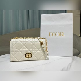 頂級原單中號[大藤格]白色 這款Soft Dior Caro 手袋是二零二五秋季