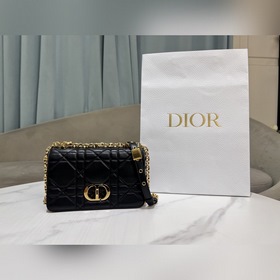 頂級原單小號[大藤格]黑色 這款 Soft Dior Caro 手袋是二零二五秋