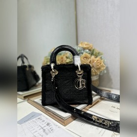 頂級原單小號Lady D ior 戴妃四格手袋 黑拼黑毛 這款 Lady D i