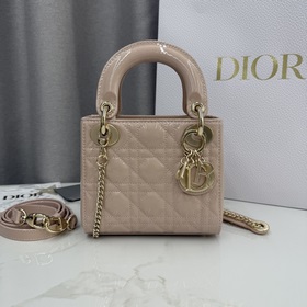 頂級原單三格胭脂粉漆皮-金扣戴妃包-編號： M0505 這款 Lady Dior