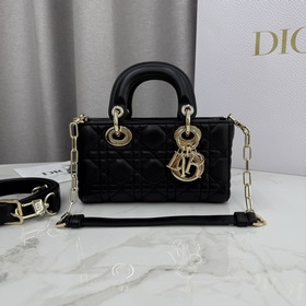 頂級原單這款 Lady D-Joy 手袋是二零二五秋冬成衣系列新品，凸顯 Lad