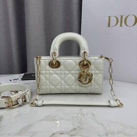 頂級原單這款 Lady D-Joy 手袋是二零二五秋冬成衣系列新品，凸顯 Lad
