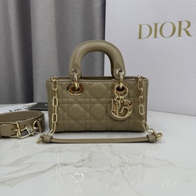 頂級原單這款 Lady D-Joy 手袋是二零二五秋冬成衣系列新品，凸顯 Lad