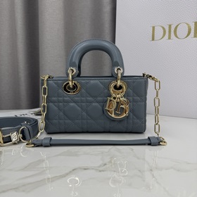 頂級原單這款 Lady D-Joy 手袋是二零二五秋冬成衣系列新品，凸顯 Lad