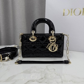 頂級原單這款 Lady D-Joy 手袋是二零二五秋冬成衣系列新品，凸顯 Lad