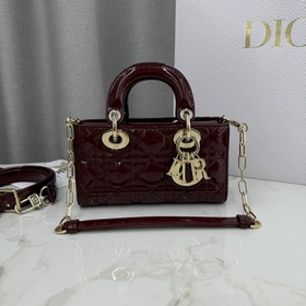頂級原單這款 Lady D-Joy 手袋是二零二五秋冬成衣系列新品，凸顯 Lad