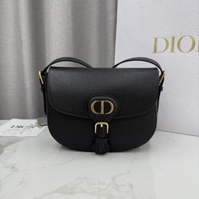 頂級原單這款 Dior Bobby 手袋是二零二五早春系列新品，以高雅線條和勻稱