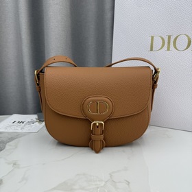 頂級原單這款 Dior Bobby 手袋是二零二五早春系列新品，以高雅線條和勻稱