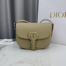 頂級原單這款 Dior Bobby 手袋是二零二五早春系列新品，以高雅線條和勻稱