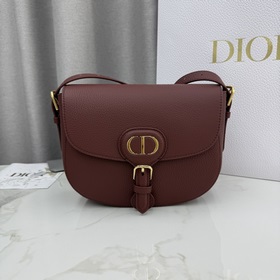 頂級原單這款 Dior Bobby 手袋是二零二五早春系列新品，以高雅線條和勻稱