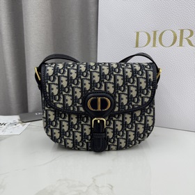 頂級原單這款 Dior Bobby 手袋是二零二五早春系列新品，以高雅線條和勻稱