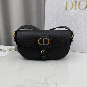 頂級原單這款 Dior Bobby East-West手袋是二零二五早春系列新品