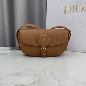 頂級原單這款 Dior Bobby East-West手袋是二零二五早春系列新品