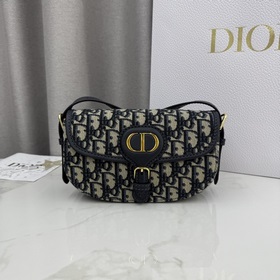 頂級原單這款 Dior Bobby East-West手袋是二零二五早春系列新品