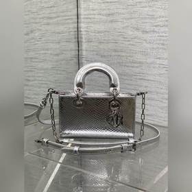 Lady橫版戴妃珍稀蛇皮閃亮登場，高雅又不失個性，非它莫屬 ，科普一下每條蛇皮的
