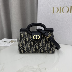 頂級原單這款 。Dior Jolie ToHandle 迷你鍊條手袋是二零二六早