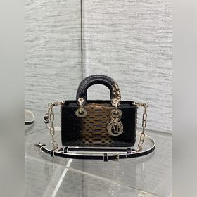 Lady橫版戴妃珍稀蛇皮閃亮登場，高雅又不失個性，非它莫屬 ，科普一下每條蛇皮的