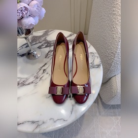 Salvatore FerragamoSF新款蝴蝶結高跟鞋 簡單的設計 集優雅與