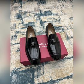 Ferragam~   碼數：38-45 F家新品男士正裝皮鞋，完美做工，